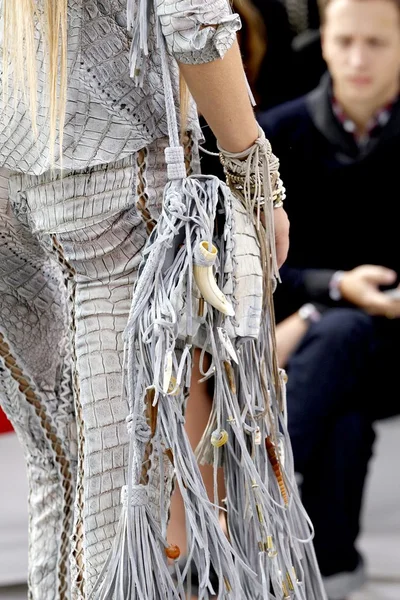 Look 32